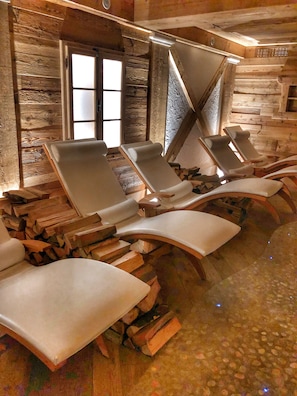 Couples treatment rooms, sauna, hot tub, steam room, Turkish bath