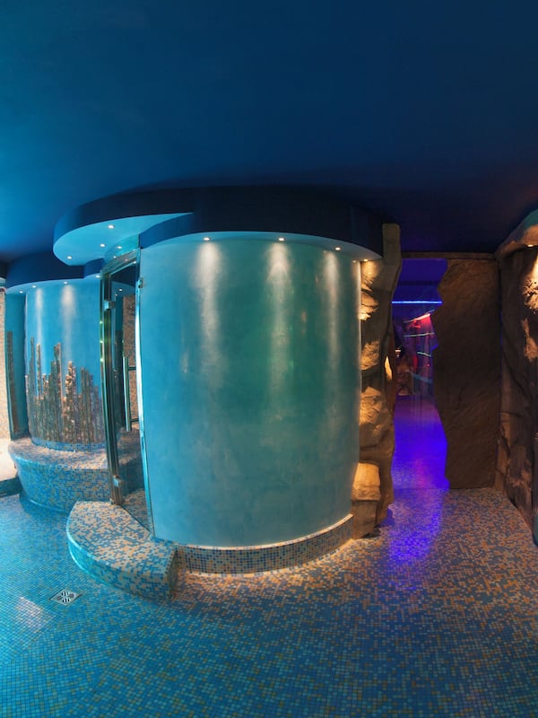 Couples treatment room(s), sauna, hot tub, steam room