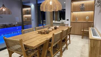 Villa | Dining