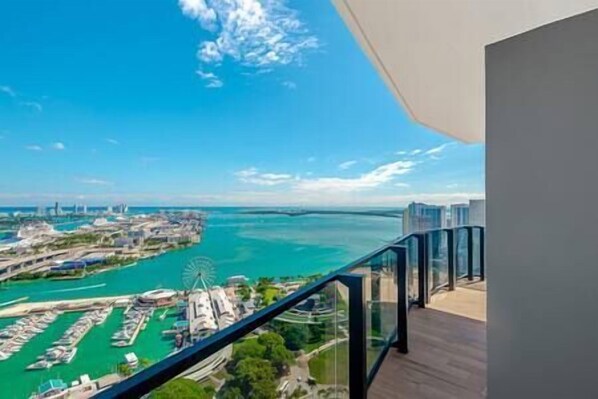 Property grounds - Downtown Luxury · Bay Views + Beach Club · #3711 (Miami)