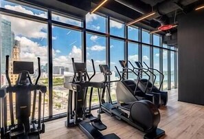 Fitness facility - Downtown Luxury · Bay Views + Beach Club · #3711 (Miami)