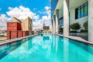 Piscina coperta, piscina all'aperto