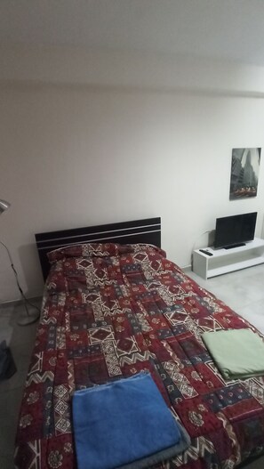 1 chambre, fer et planche à repasser, Wi-Fi gratuit, draps fournis