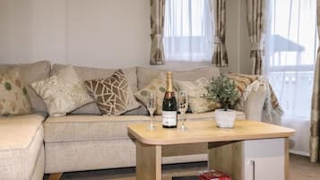 Una televisión de pantalla plana