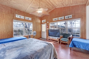 5 bedrooms, iron/ironing board, free WiFi, bed sheets