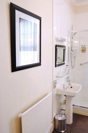 Single Room, Ensuite | Bathroom