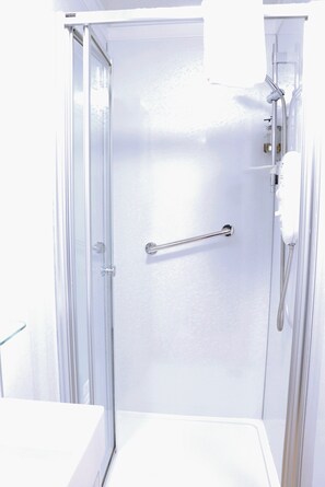 Habitación individual, baño compartido | Baño