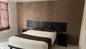 Habitación básica | 2 dormitorios, escritorio, tabla de planchar con plancha y wifi gratis
