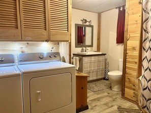 ヘアドライヤー、タオル、石鹸、シャンプー