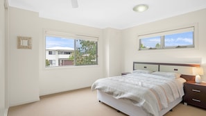 4 bedrooms - 21 Tingira Close - Rainbow Beach. Views. Sea Breezes. Huge Home. (Rainbow Beach)