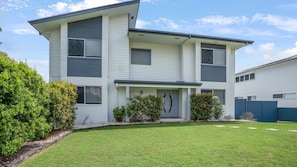 Exterior - 21 Tingira Close - Rainbow Beach. Views. Sea Breezes. Huge Home. (Rainbow Beach)