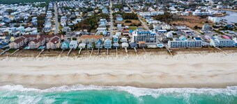 Beachside Escape! King Beds, Backyard & Amenities