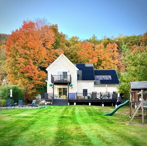 Exterior - Lakefront Oasis 50mi from NYC. Direct Lake Access. Private Dock, Kayaks, Hot Tub (Greenwood Lake)