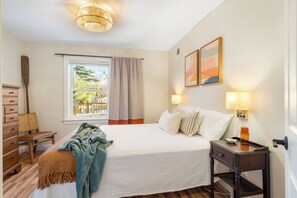 3 Schlafzimmer, Schreibtisch, Bügeleisen/Bügelbrett, Reisekinderbett