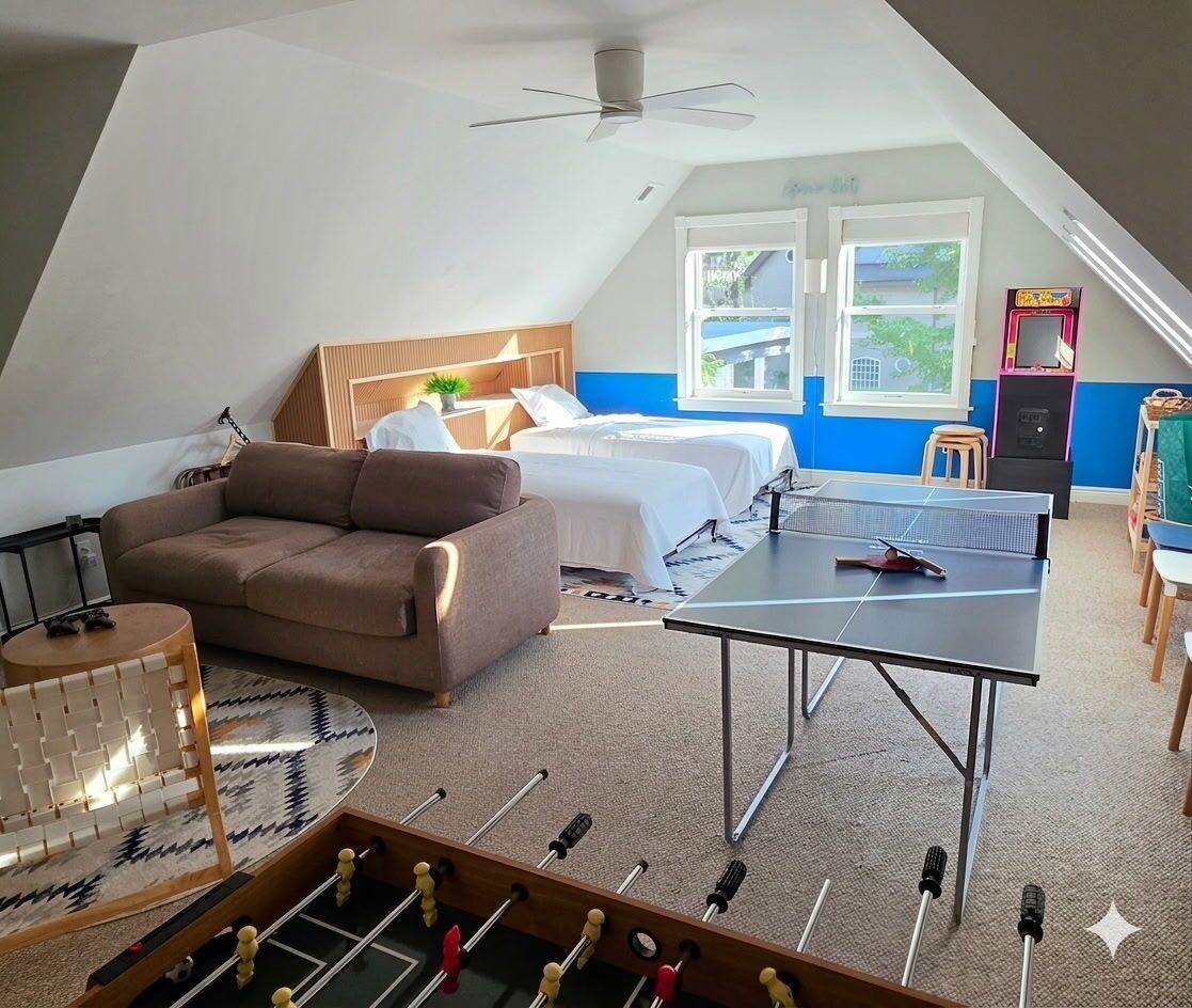 Lakefront Oasis 50mi From Nyc. Direct Lake Access. Private Dock, Kayaks, Hot Tub - Monroe, NY