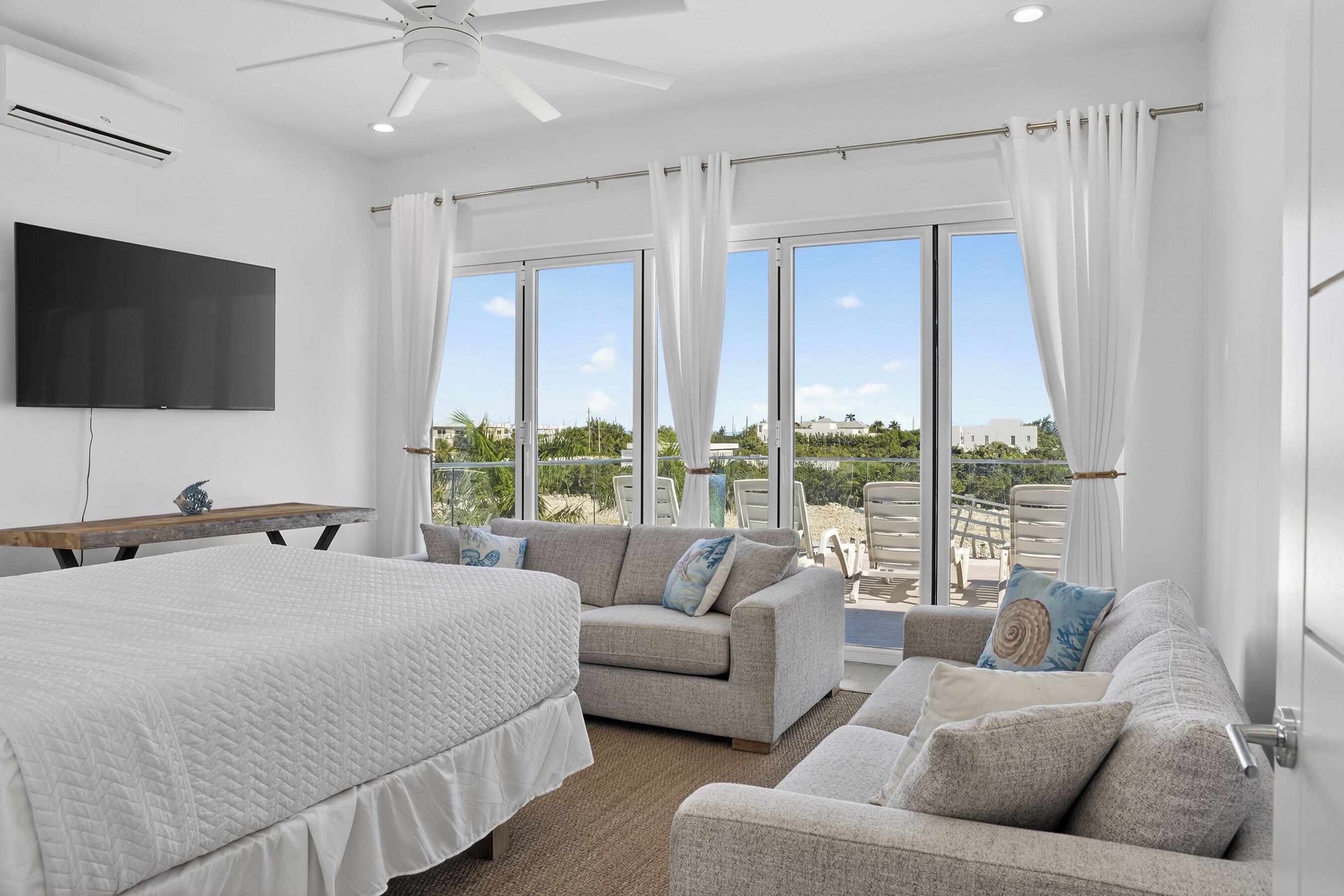 5 soverom, safe på rommet, skrivebord og strykejern/-brett