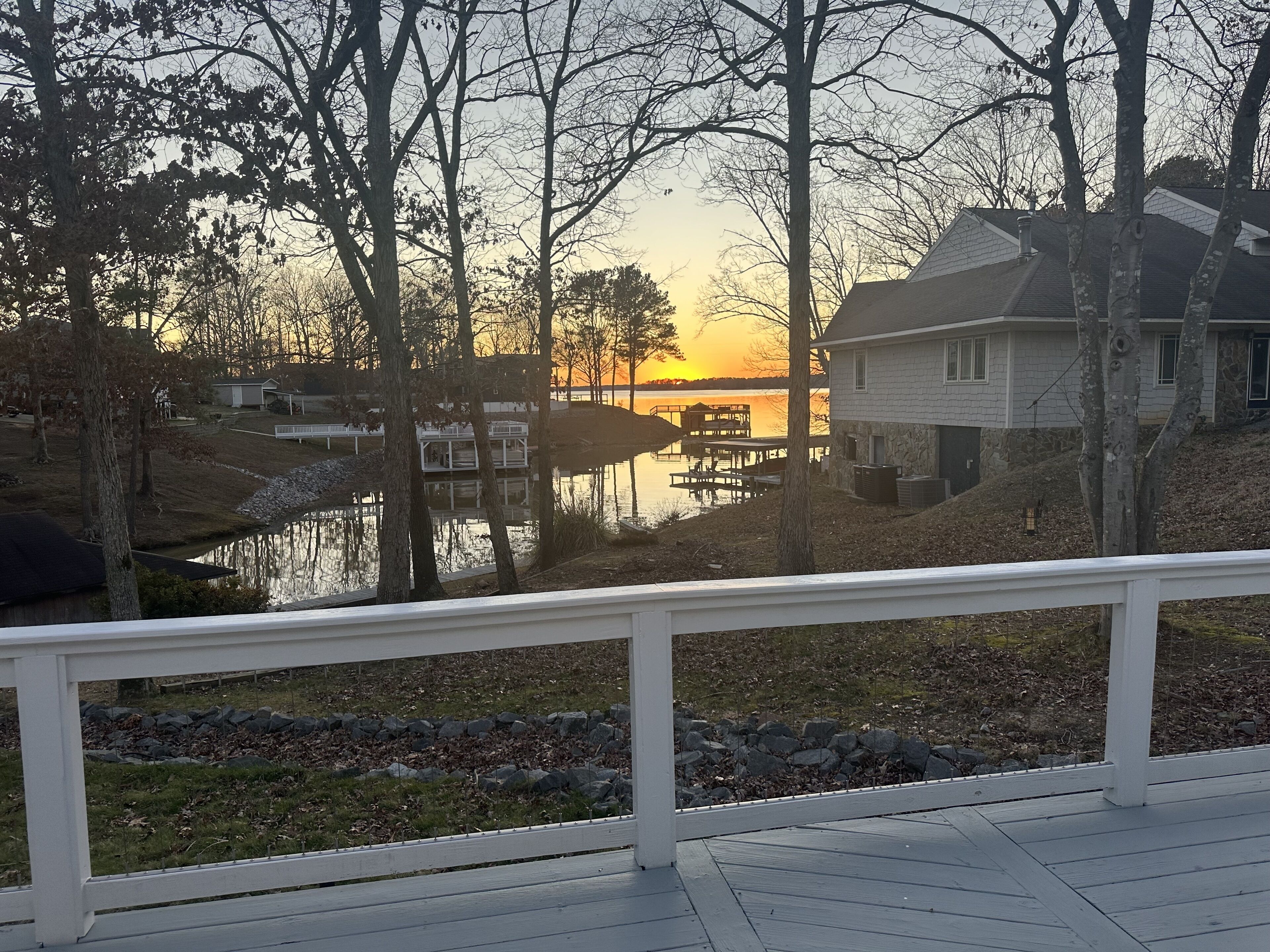 ⭐️⭐️⭐️Easy Breezy. Waterfront. Pet-friendly. Boat dock. Fast internet.