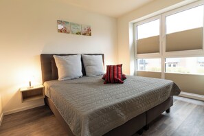 2 bedrooms, iron/ironing board, travel crib, free WiFi