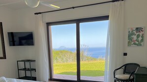 2 bedrooms, in-room safe, desk, free WiFi - Peaceful retreat with Stromboli sunsets (Drapia)