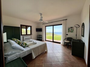 2 bedrooms, in-room safe, desk, free WiFi