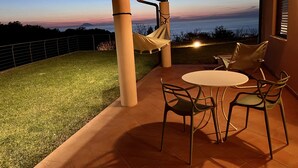Outdoor dining - Peaceful retreat with Stromboli sunsets (Drapia)