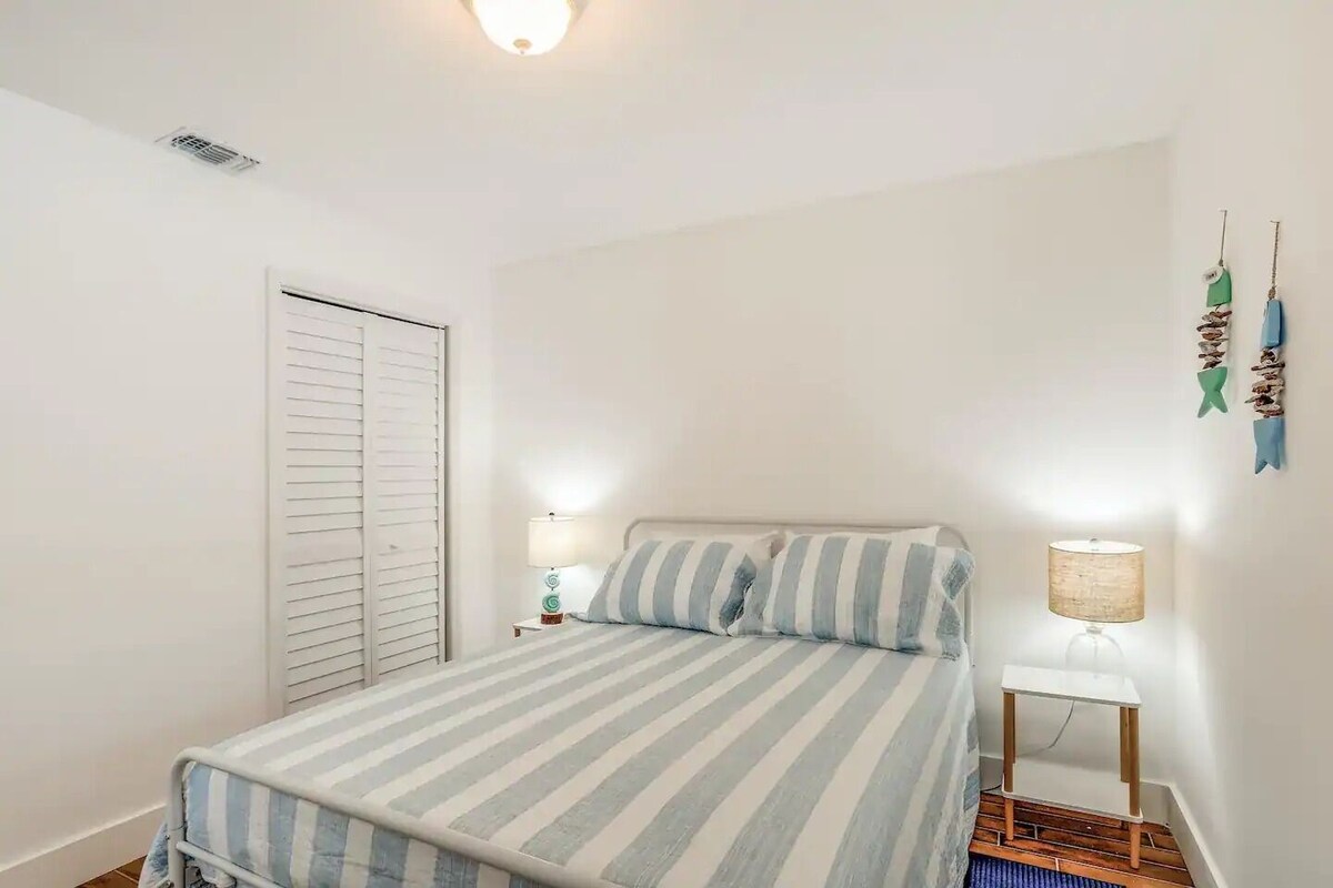 Photo 6 of Quiet Naples Home: Walking Distance to Downtown. Pet Friendly!