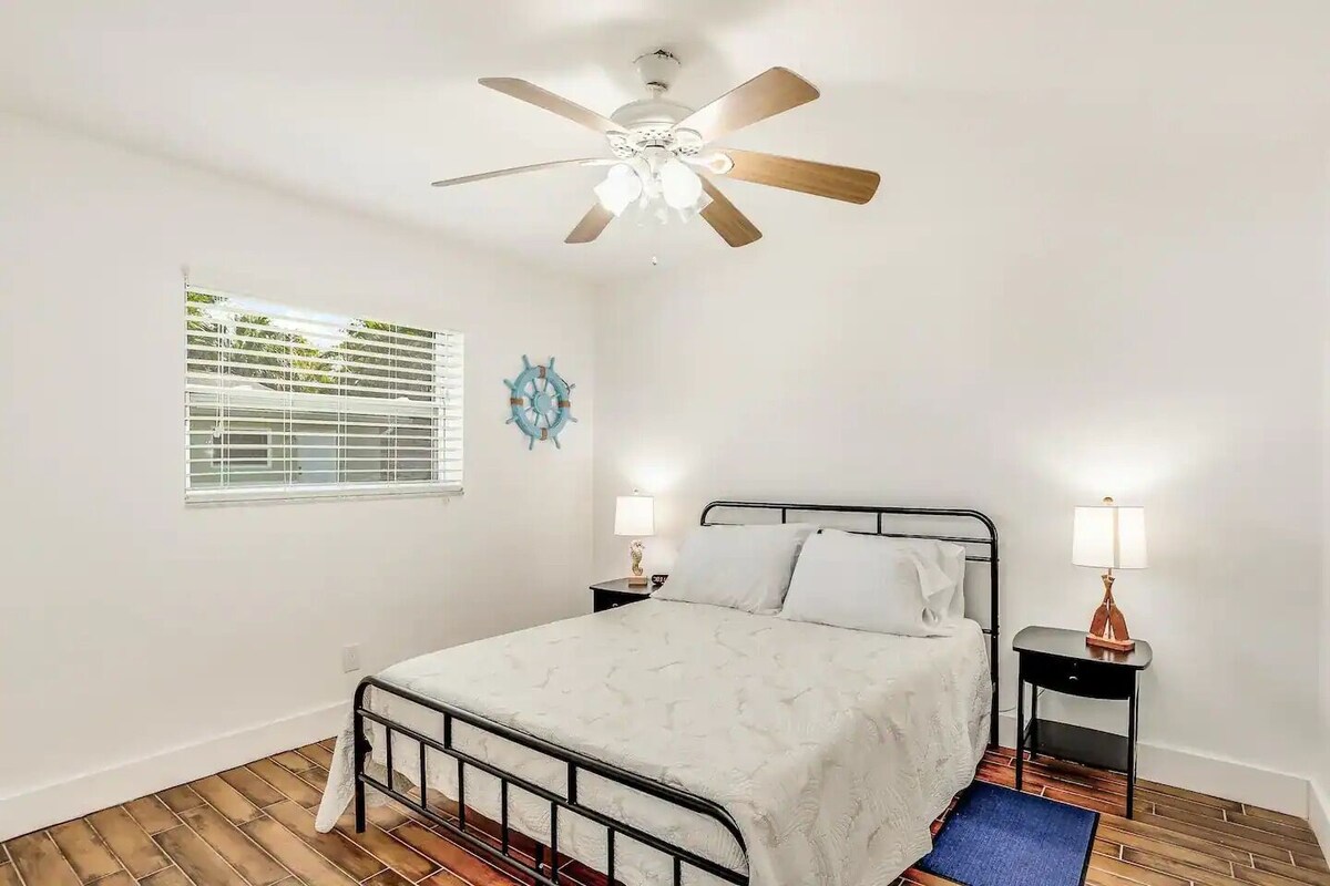 Photo 5 of Quiet Naples Home: Walking Distance to Downtown. Pet Friendly!
