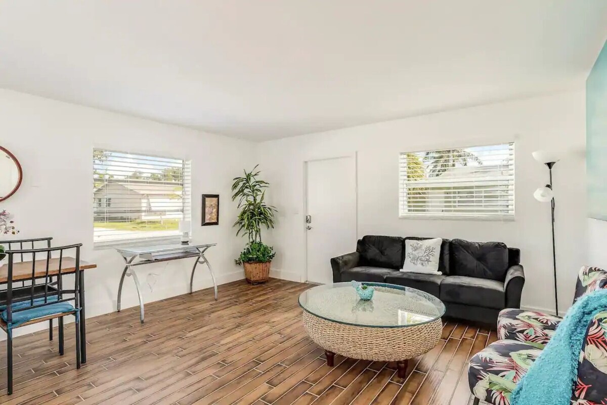 Photo 2 of Quiet Naples Home: Walking Distance to Downtown. Pet Friendly!