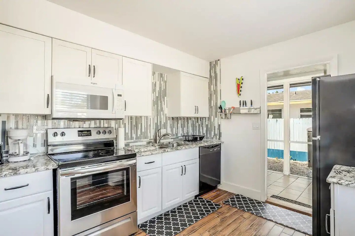 Photo 3 of Quiet Naples Home: Walking Distance to Downtown. Pet Friendly!