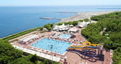 Isaresidence Studio with pool/sea view for 4 persons