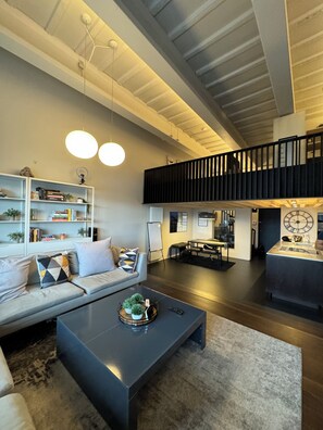 Interior - Industrial Chic 1 BDR Loft River Fulham (London)