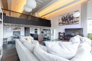 TV, stereo, offices - Industrial Chic 1 BDR Loft River Fulham (London)