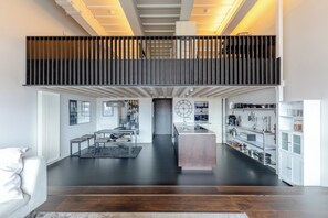 Fridge, microwave, oven, stovetop - Industrial Chic 1 BDR Loft River Fulham (London)