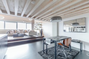 TV, stereo, offices - Industrial Chic 1 BDR Loft River Fulham (London)