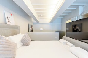 1 bedroom, desk, iron/ironing board, internet - Industrial Chic 1 BDR Loft River Fulham (London)