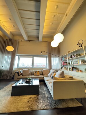 TV, stereo, offices - Industrial Chic 1 BDR Loft River Fulham (London)