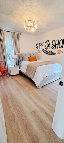 STEPS FROM BEACH The Surf Shack 