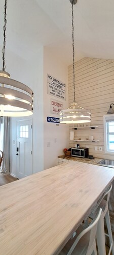 STEPS FROM BEACH The Surf Shack 