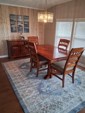 Dining - 55+Community 2 Bedroom with many amenities. (North Fort Myers)