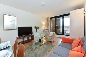 TV - Stunning Quiet South Kensington 2Bed 2Bath Balcony (London)