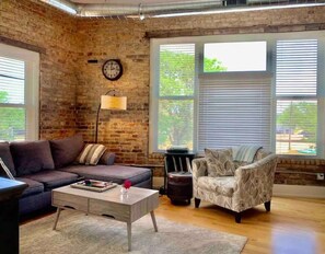 TV, offices - Romantic Gastro Loft Retreat for Two (Benton Harbor)