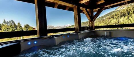 Bain à remous extérieur