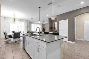 Dining - 6 Bedrooms/ 5 Bathrooms/ Storey Lake (2809 BD) (Kissimmee)