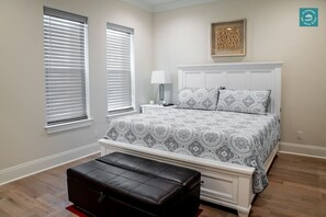 4 makuuhuonetta, silitysrauta/-lauta, internet, vuodevaatteet