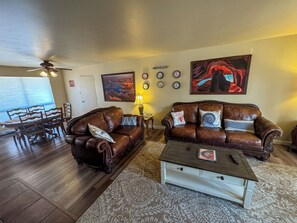 Living area - 4-bedroom home minutes from Antelope Canyon and Horseshoe Bend, RV/Boat Parking (Page)