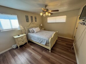 4 bedrooms, iron/ironing board, WiFi, bed sheets - 4-bedroom home minutes from Antelope Canyon and Horseshoe Bend, RV/Boat Parking (Page)