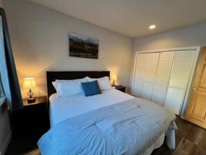 2 bedrooms, in-room safe, iron/ironing board, free WiFi