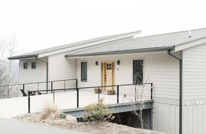 Exterior - Modern Mountain Lodge, W/Views, Hot Tub + Game Room (Black Mountain)