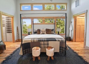 5 bedrooms, iron/ironing board, WiFi, bed sheets - Modern Mountain Lodge, W/Views, Hot Tub + Game Room (Black Mountain)