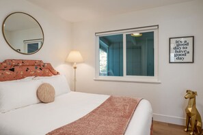 4 bedrooms, desk, iron/ironing board, WiFi